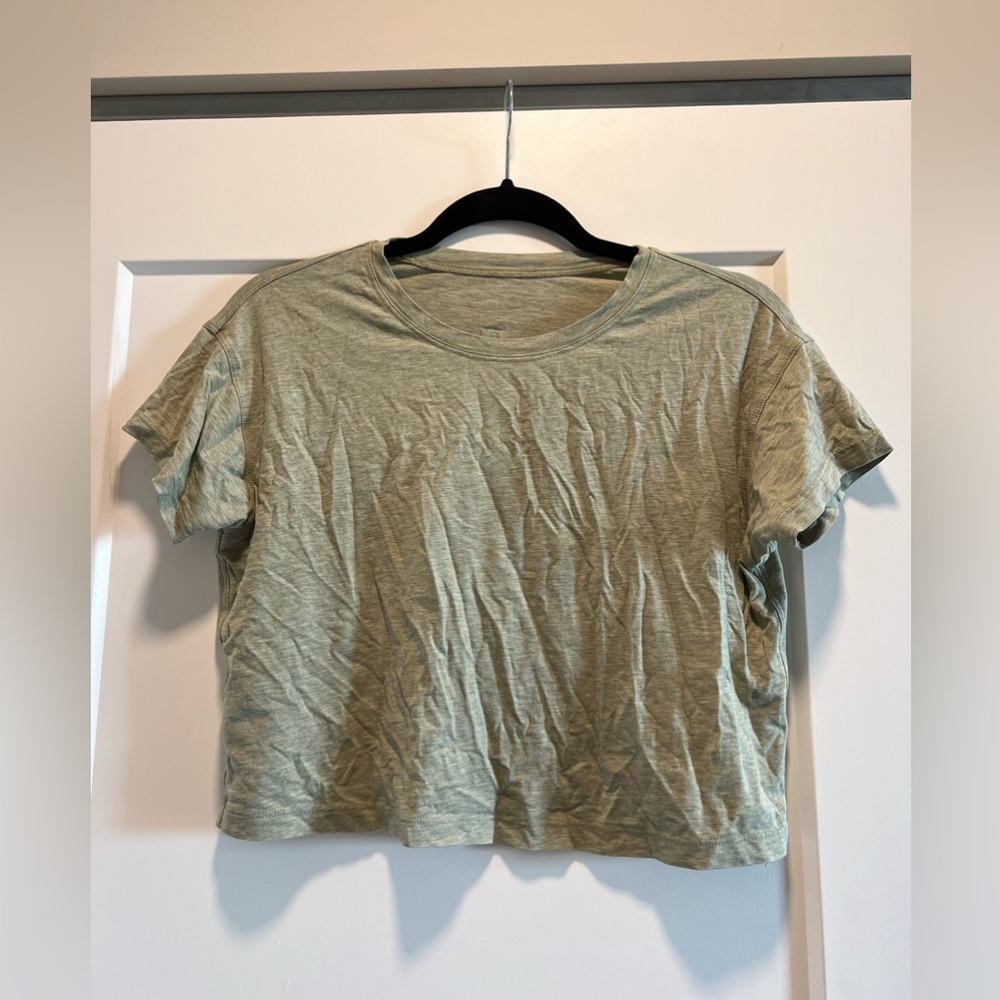 Lululemon cropped tee